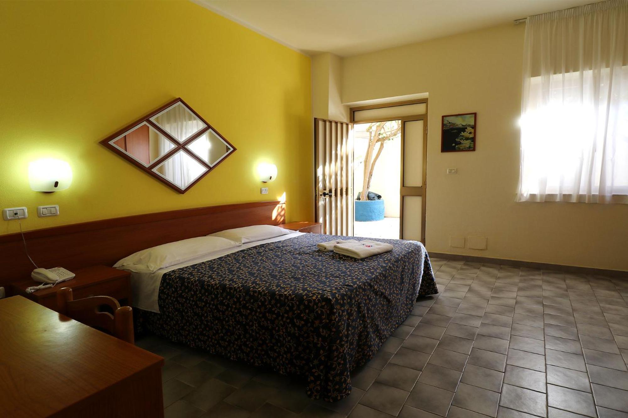 Nirvana Club Village Ботричелло Номер фото